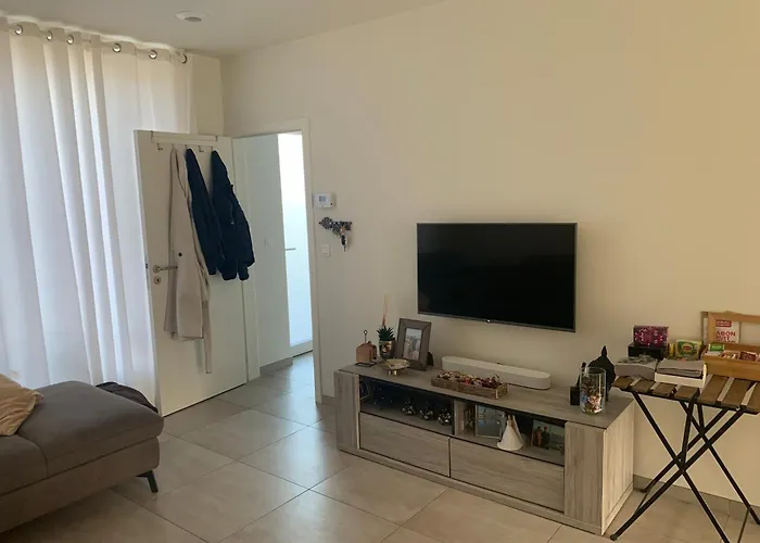 Private In Shared House Homestay *